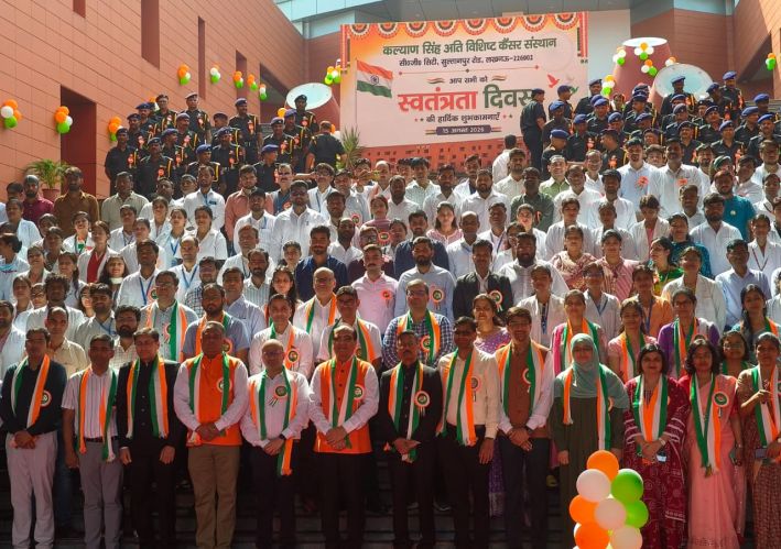Today, the 80th Independence Day of the nation was celebrated with great enthusiasm and patriotic spirit at Kalyan Singh Super Speciality Cancer Institute, Lucknow. Officers, doctors, residents, nursing officers, employees, and other staff members of the institute were present on the occasion.